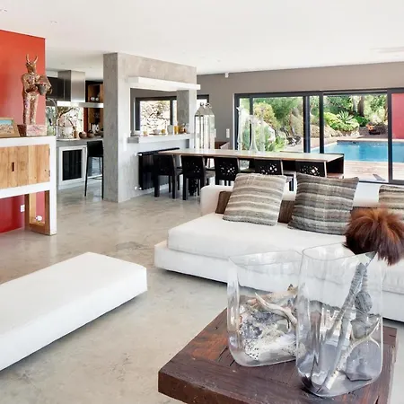 Sleeps 14 With Pool Air Con And Wifi Villa