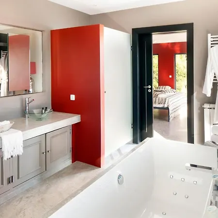 Sleeps 14 With Pool Air Con And Wifi Alcabideche